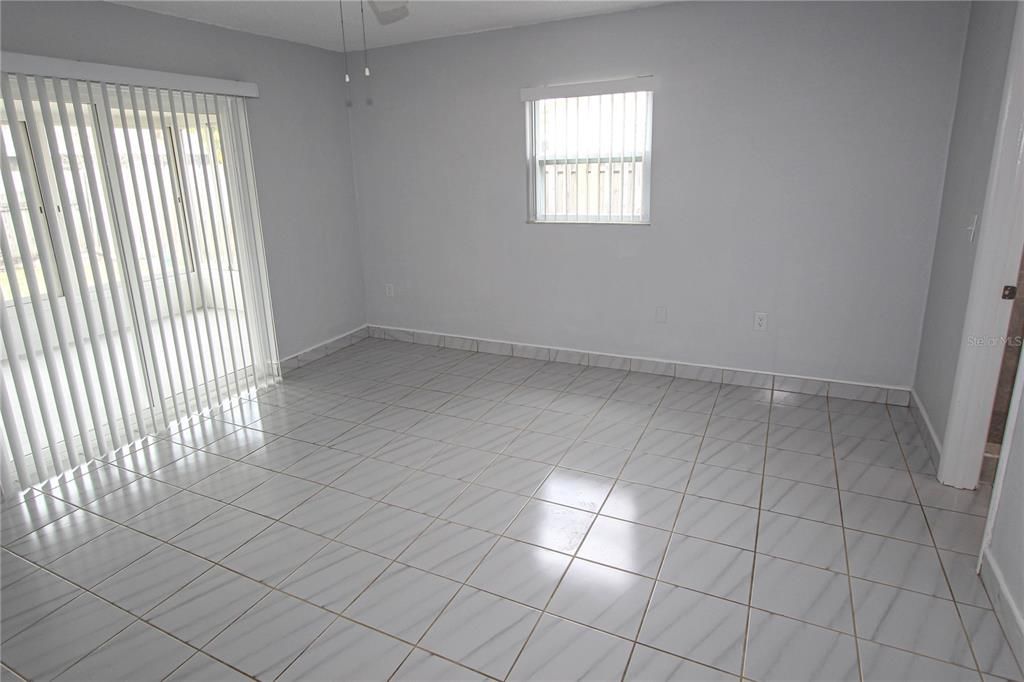 Active With Contract: $2,950 (3 beds, 2 baths, 1573 Square Feet)