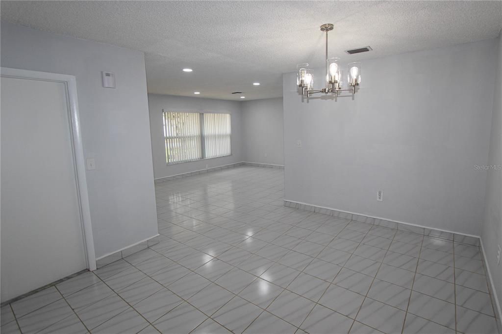Active With Contract: $2,950 (3 beds, 2 baths, 1573 Square Feet)