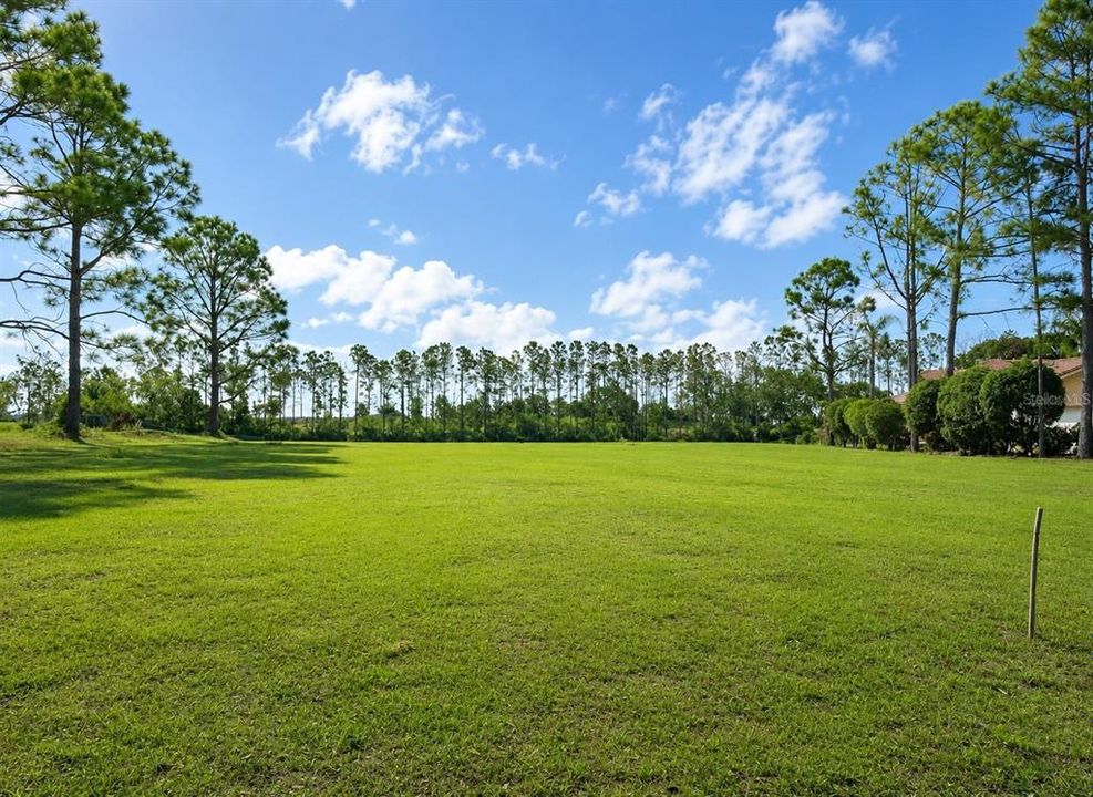 На продажу: $340,000 (0.65 acres)