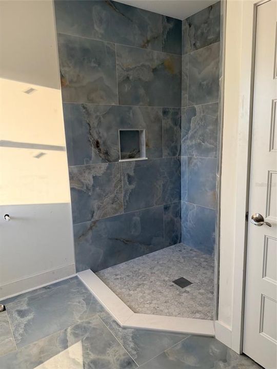 На продажу: $405,000 (4 спален, 2 ванн, 1951 Квадратных фут)