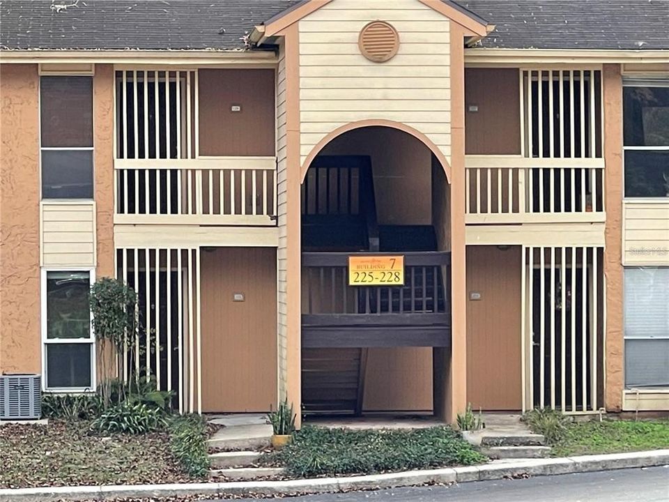 Recently Rented: $1,075 (1 beds, 1 baths, 760 Square Feet)