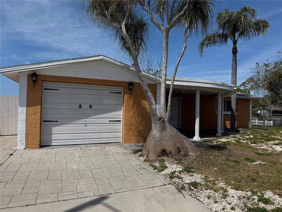 Recently Rented: $2,000 (2 beds, 2 baths, 1096 Square Feet)