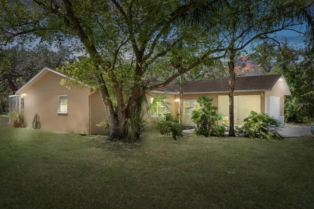 最近售出: $329,900 (2 贝兹, 2 浴室, 1176 平方英尺)