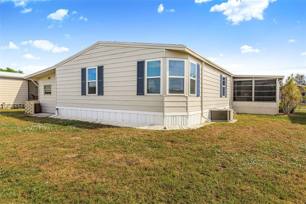 合同活跃: $132,500 (2 贝兹, 2 浴室, 1248 平方英尺)