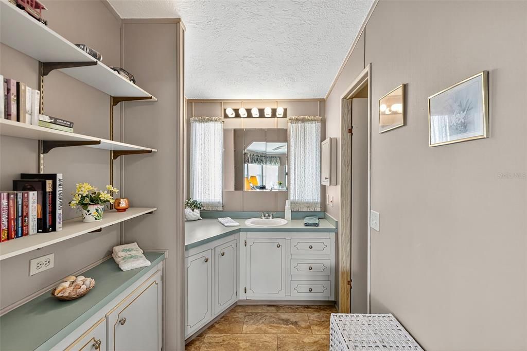 合同活跃: $132,500 (2 贝兹, 2 浴室, 1248 平方英尺)