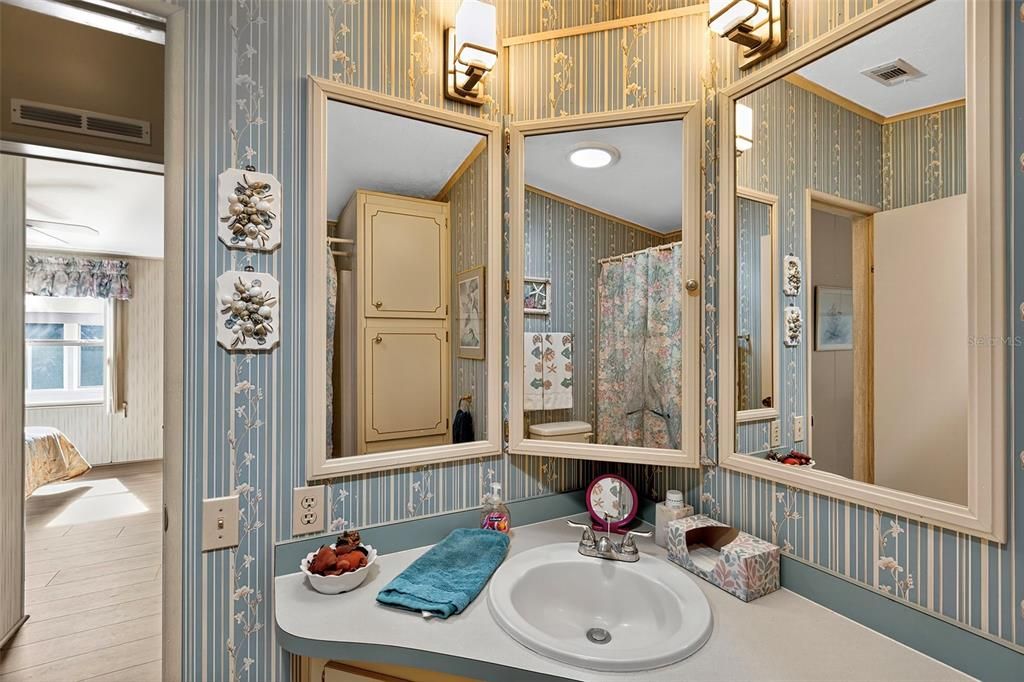 合同活跃: $132,500 (2 贝兹, 2 浴室, 1248 平方英尺)