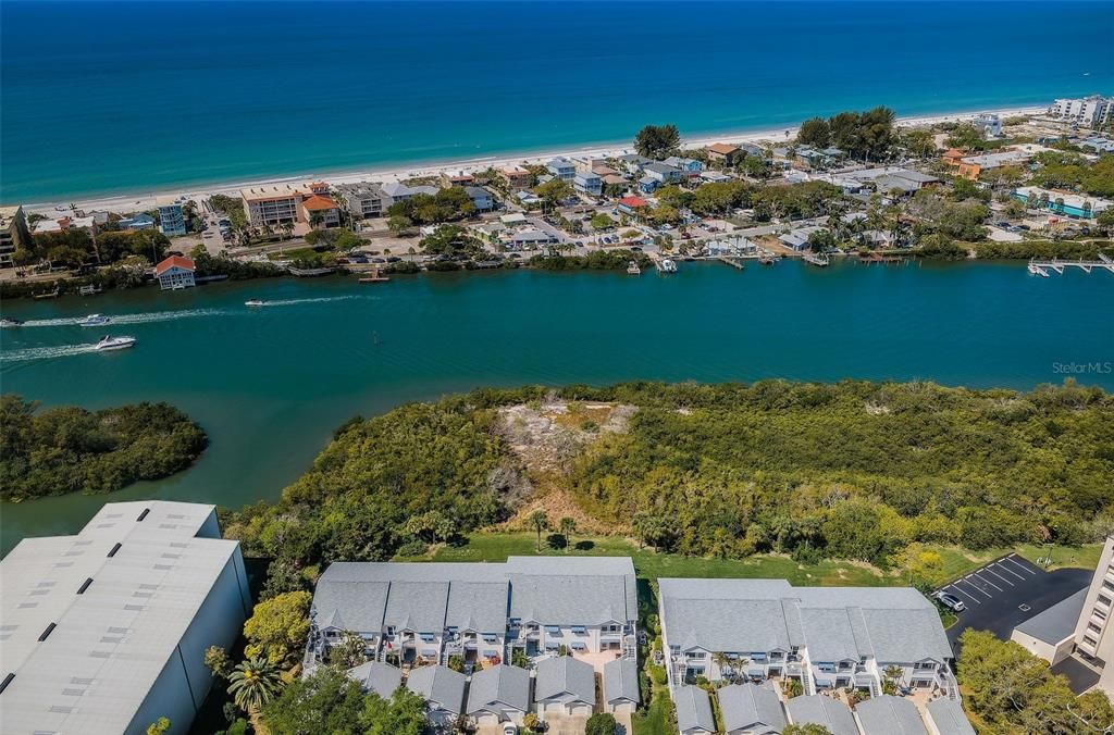 Recently Sold: $450,000 (3 beds, 2 baths, 1430 Square Feet)