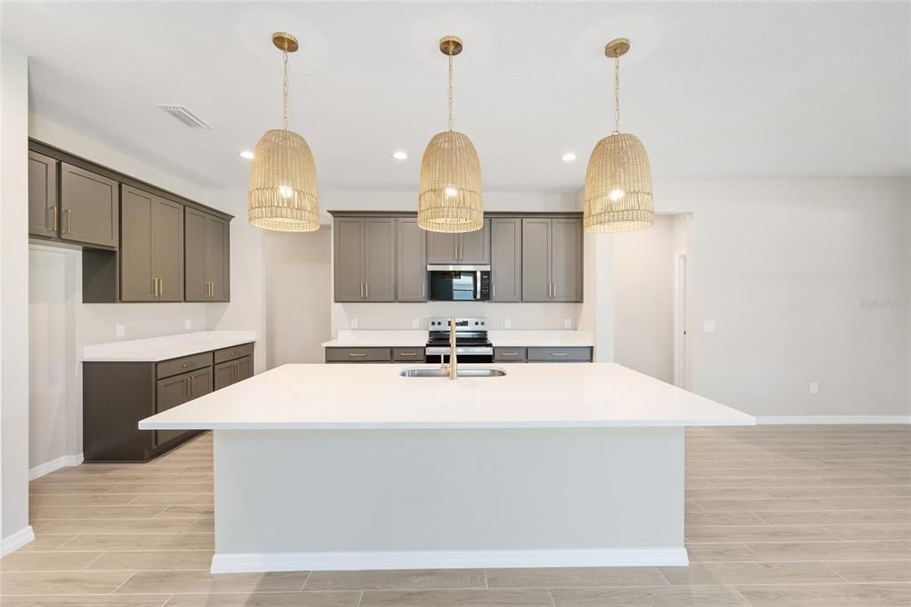 待售: $403,200 (3 贝兹, 2 浴室, 2164 平方英尺)