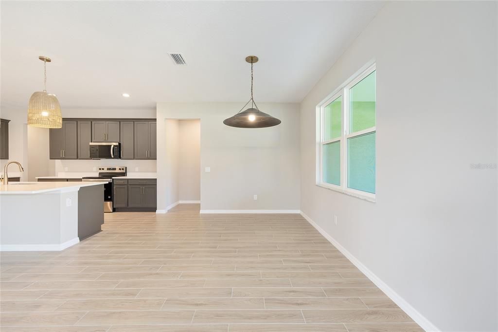 待售: $403,200 (3 贝兹, 2 浴室, 2164 平方英尺)