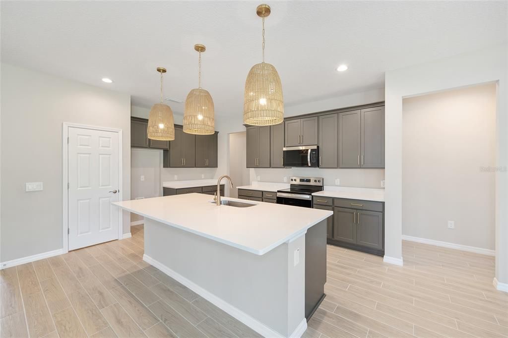 待售: $403,200 (3 贝兹, 2 浴室, 2164 平方英尺)