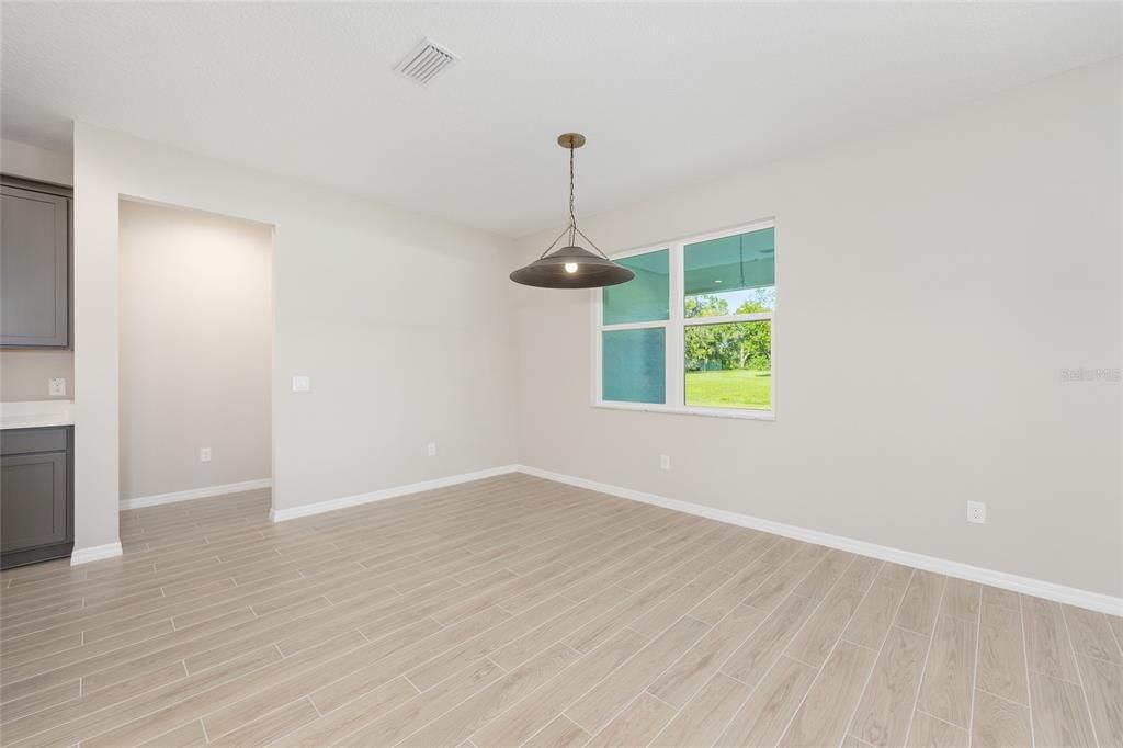 待售: $403,200 (3 贝兹, 2 浴室, 2164 平方英尺)