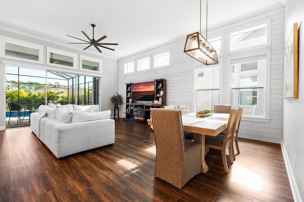 En Venta: $624,900 (4 camas, 3 baños, 2266 Pies cuadrados)