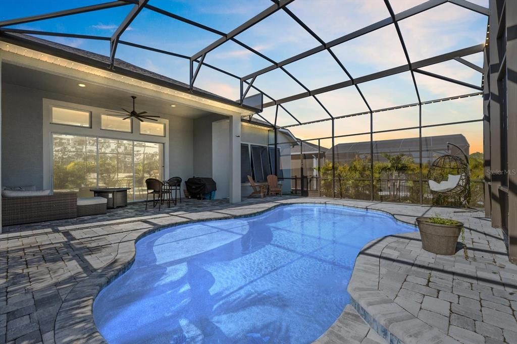 En Venta: $624,900 (4 camas, 3 baños, 2266 Pies cuadrados)