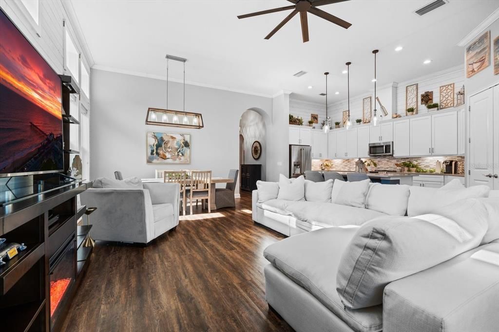 En Venta: $624,900 (4 camas, 3 baños, 2266 Pies cuadrados)