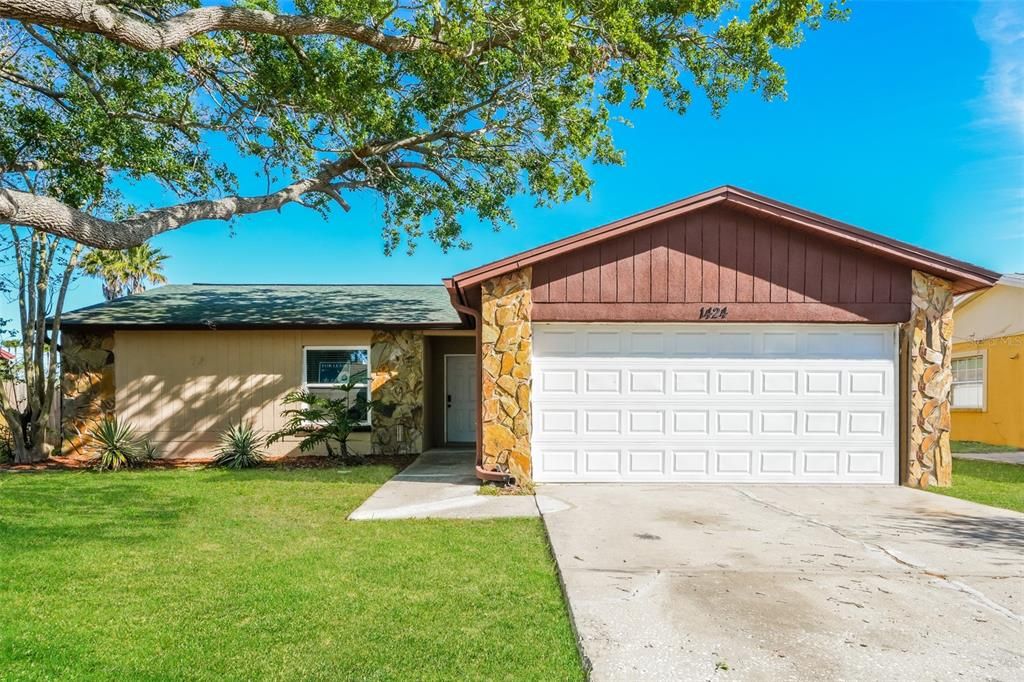 Recently Rented: $2,295 (3 beds, 2 baths, 1320 Square Feet)