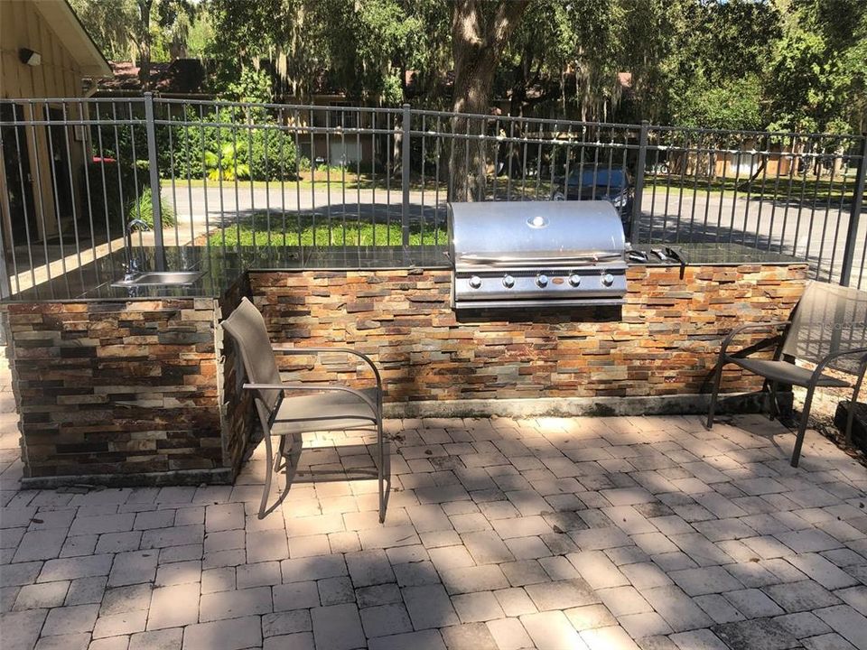 For Rent: $1,425 (2 beds, 2 baths, 900 Square Feet)