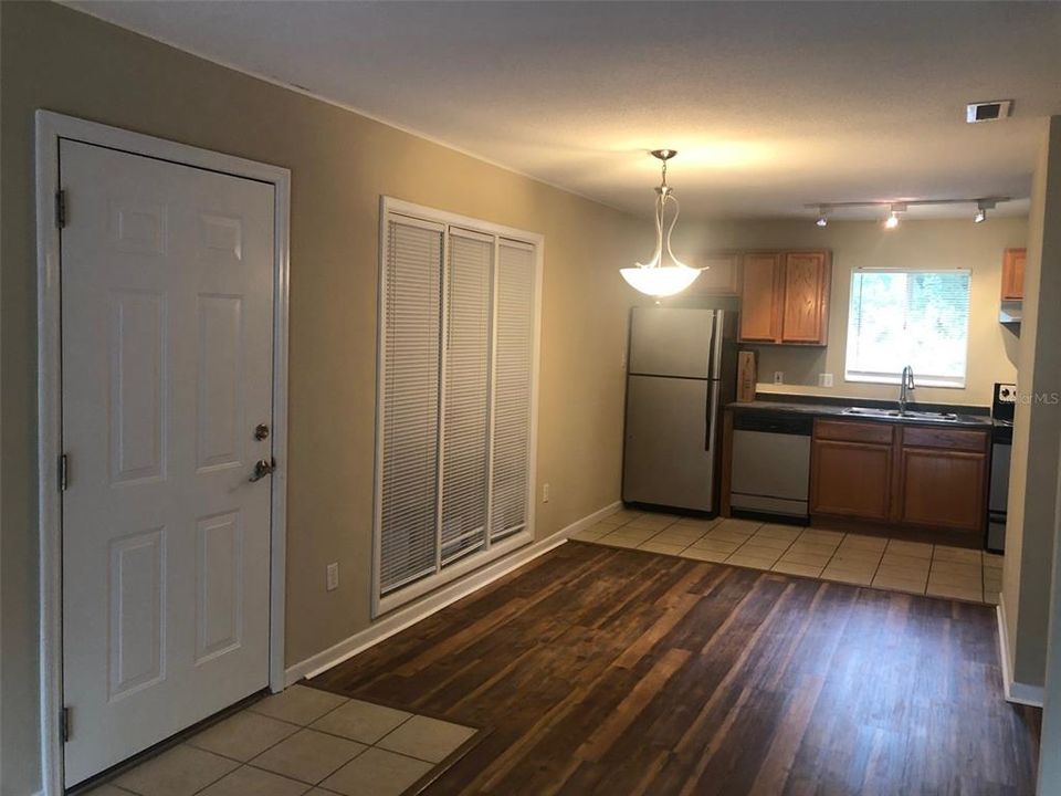 For Rent: $1,425 (2 beds, 2 baths, 900 Square Feet)