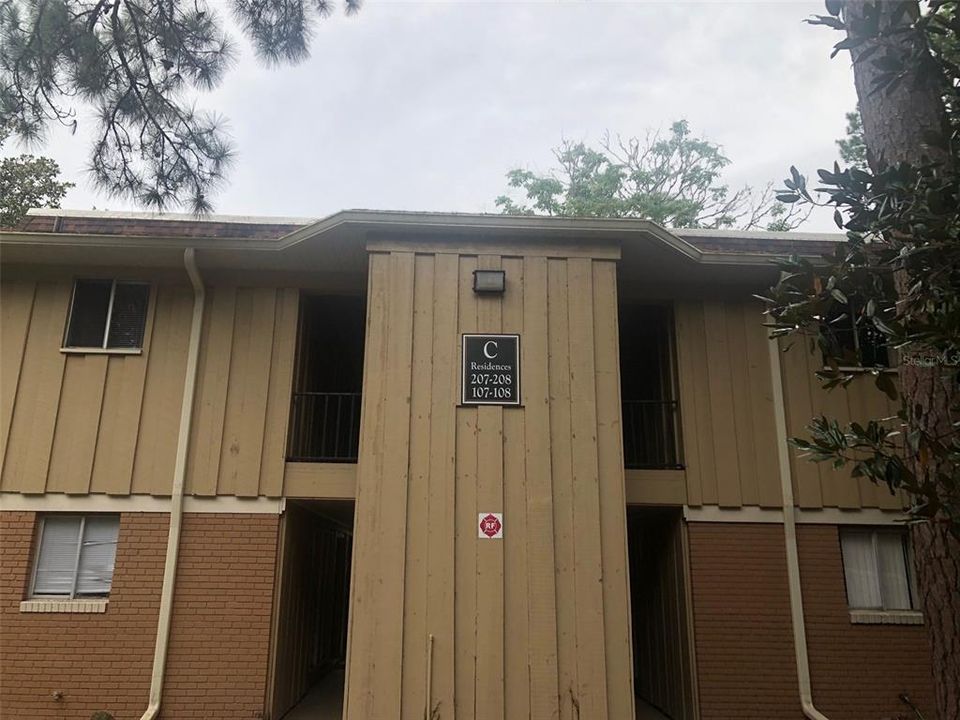 For Rent: $1,425 (2 beds, 2 baths, 900 Square Feet)