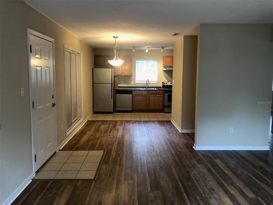 For Rent: $1,425 (2 beds, 2 baths, 900 Square Feet)