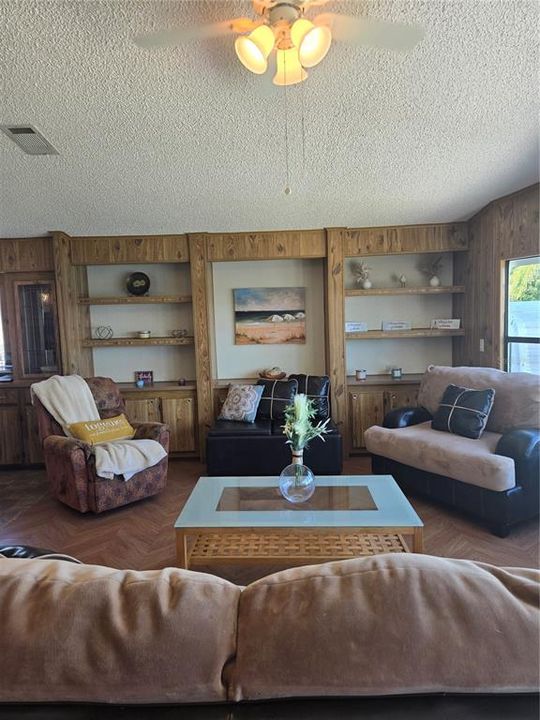 For Sale: $250,000 (2 beds, 2 baths, 1523 Square Feet)