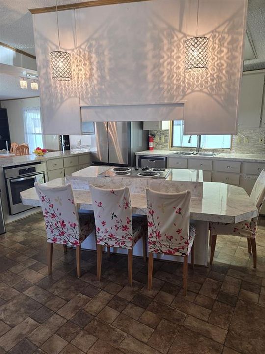 For Sale: $250,000 (2 beds, 2 baths, 1523 Square Feet)