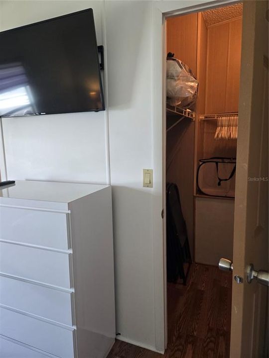 For Sale: $250,000 (2 beds, 2 baths, 1523 Square Feet)