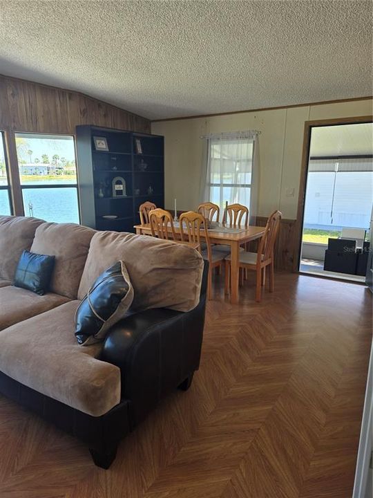 For Sale: $250,000 (2 beds, 2 baths, 1523 Square Feet)