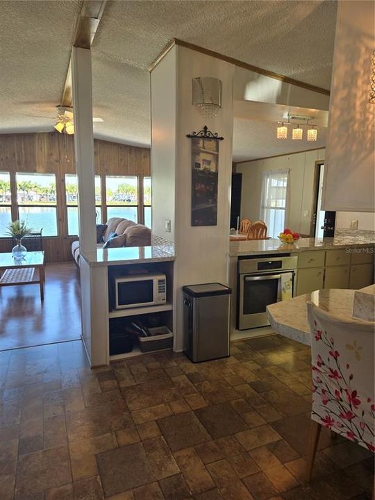 For Sale: $250,000 (2 beds, 2 baths, 1523 Square Feet)