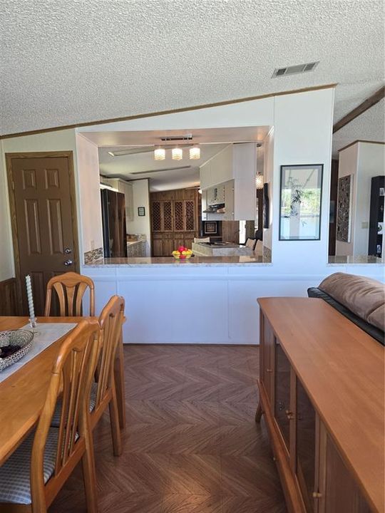 For Sale: $250,000 (2 beds, 2 baths, 1523 Square Feet)