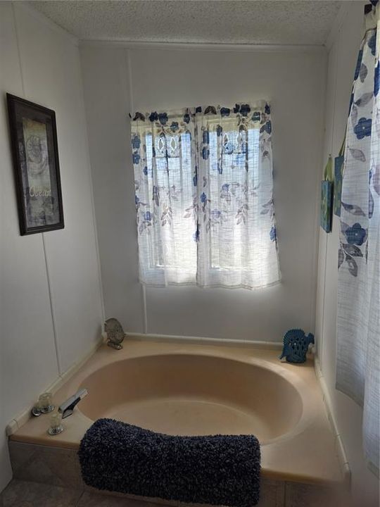 For Sale: $250,000 (2 beds, 2 baths, 1523 Square Feet)