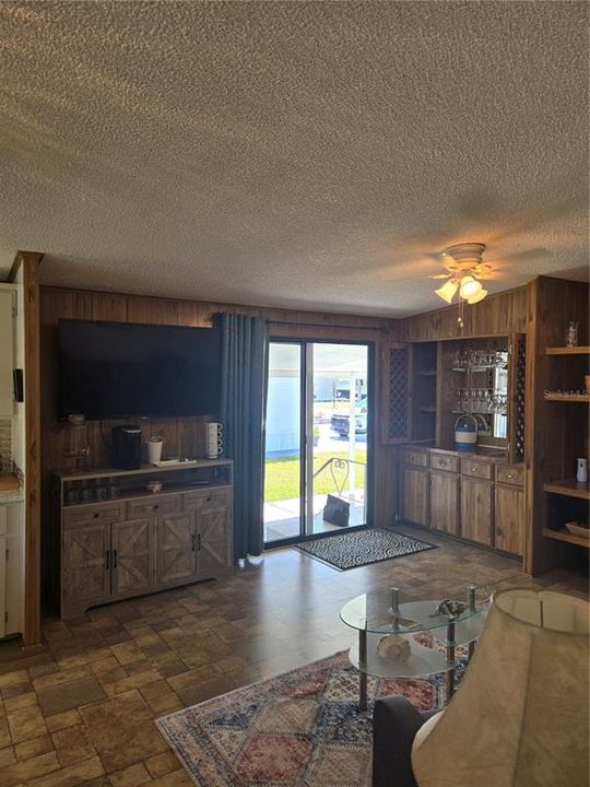 For Sale: $250,000 (2 beds, 2 baths, 1523 Square Feet)