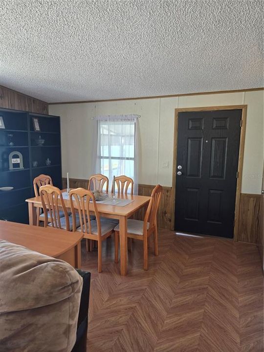 For Sale: $250,000 (2 beds, 2 baths, 1523 Square Feet)