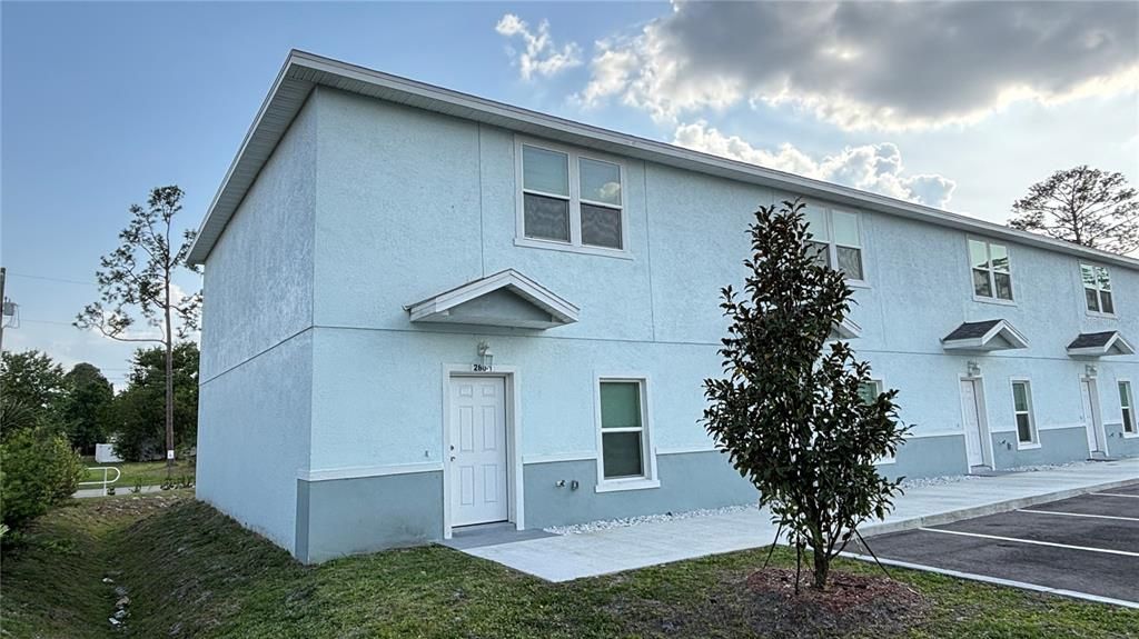 Recently Rented: $1,750 (3 beds, 3 baths, 1436 Square Feet)