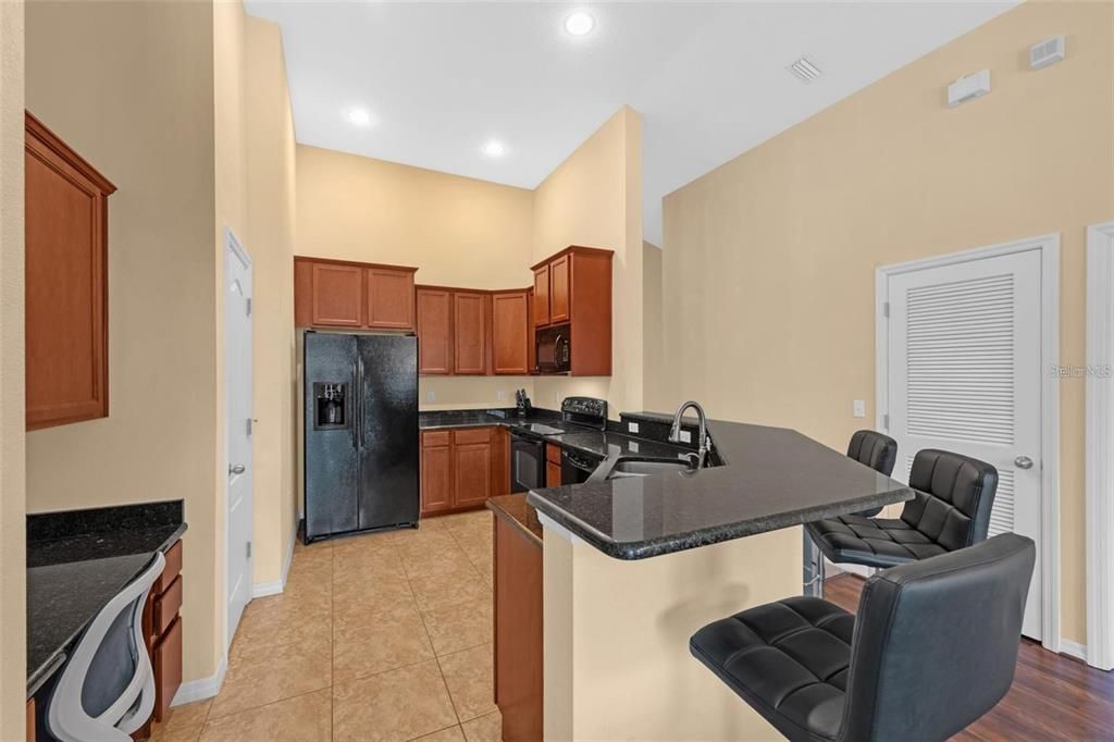 For Sale: $274,900 (2 beds, 2 baths, 1253 Square Feet)