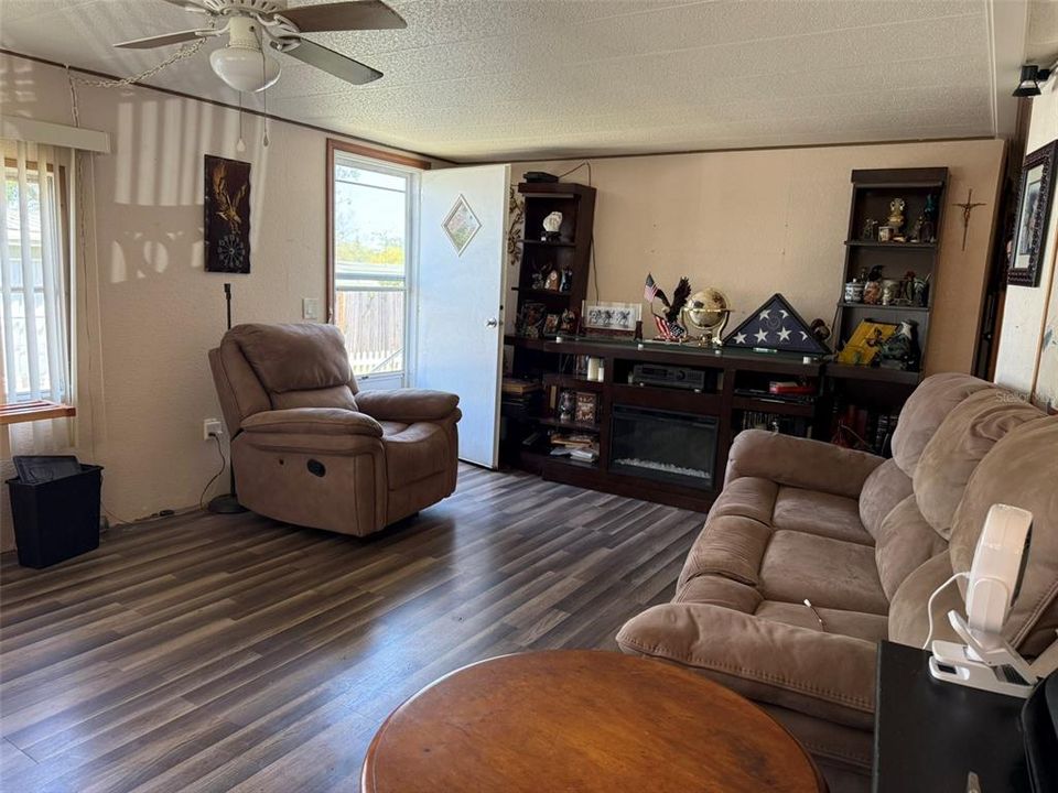 Active With Contract: $119,500 (2 beds, 2 baths, 1152 Square Feet)