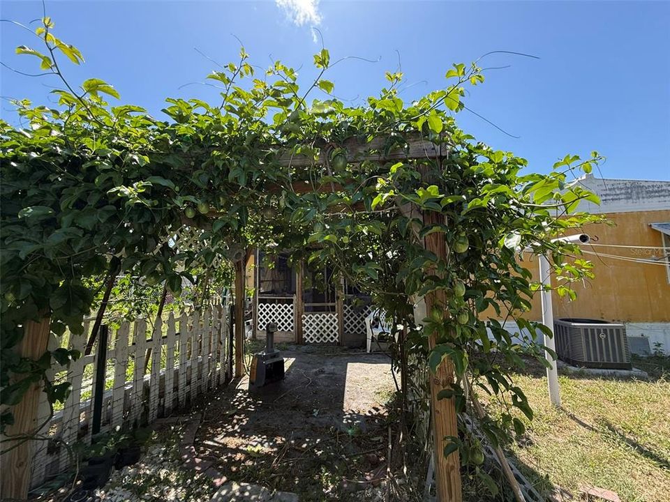 Active With Contract: $119,500 (2 beds, 2 baths, 1152 Square Feet)