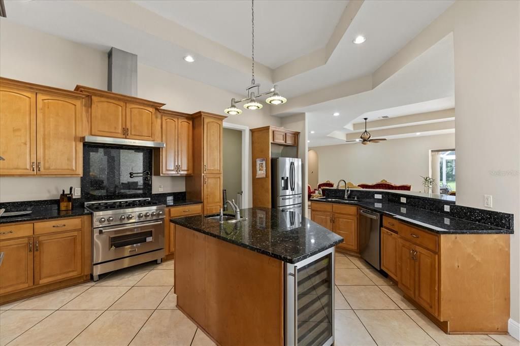 For Sale: $2,150,000 (5 beds, 4 baths, 5242 Square Feet)