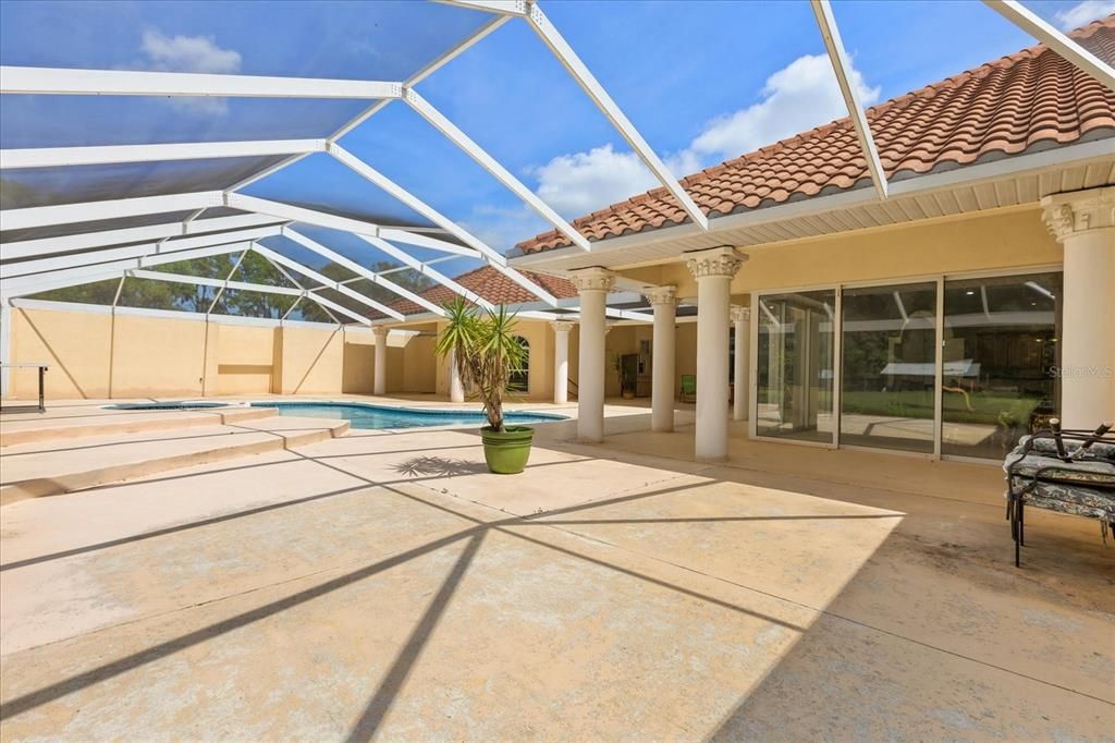 For Sale: $2,150,000 (5 beds, 4 baths, 5242 Square Feet)