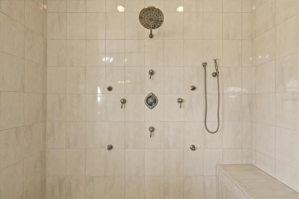 For Sale: $2,150,000 (5 beds, 4 baths, 5242 Square Feet)