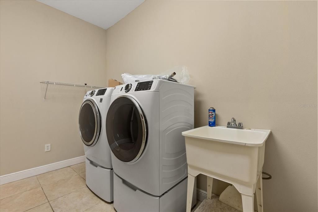 For Sale: $2,150,000 (5 beds, 4 baths, 5242 Square Feet)