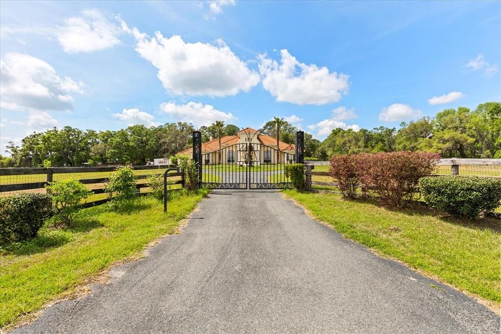 For Sale: $2,150,000 (5 beds, 4 baths, 5242 Square Feet)