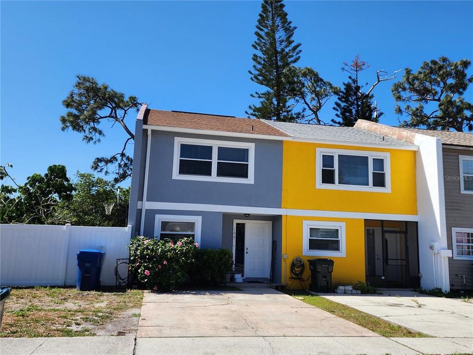 Recently Sold: $259,000 (2 beds, 1 baths, 1048 Square Feet)