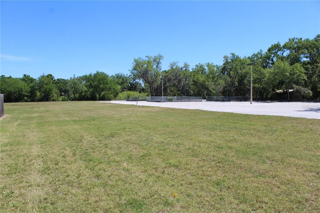 合同活跃: $1,570,000 (0.51 acres)