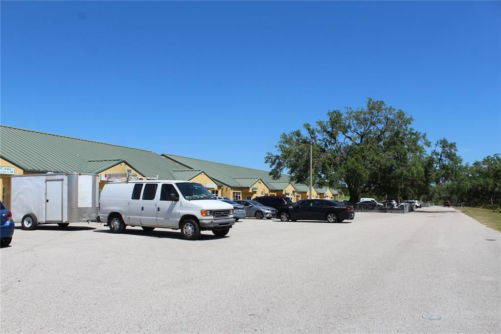 合同活跃: $1,570,000 (0.51 acres)