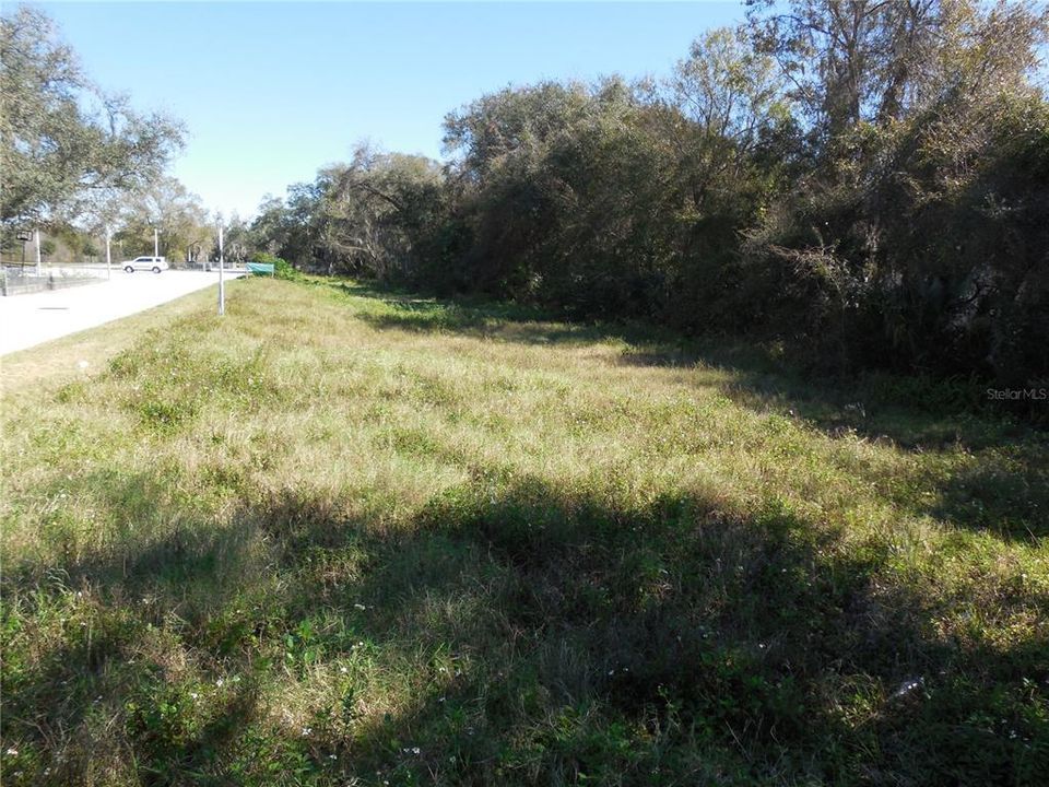 合同活跃: $1,570,000 (0.51 acres)