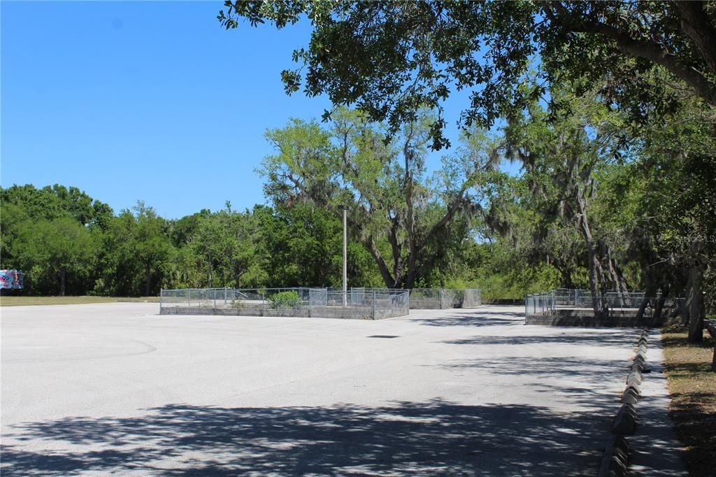 合同活跃: $1,570,000 (0.51 acres)