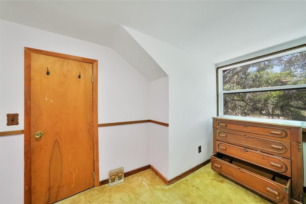 En Venta: $739,000 (4 camas, 2 baños, 2718 Pies cuadrados)