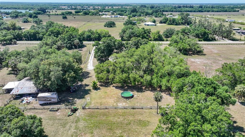 En Venta: $739,000 (4 camas, 2 baños, 2718 Pies cuadrados)