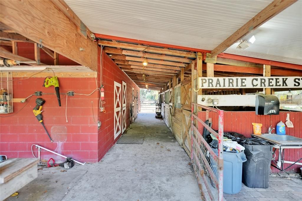 En Venta: $739,000 (4 camas, 2 baños, 2718 Pies cuadrados)