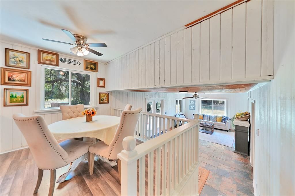 En Venta: $739,000 (4 camas, 2 baños, 2718 Pies cuadrados)